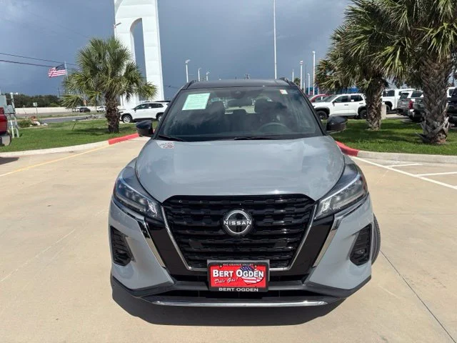 Used 2023 Gray Nissan SR image 2