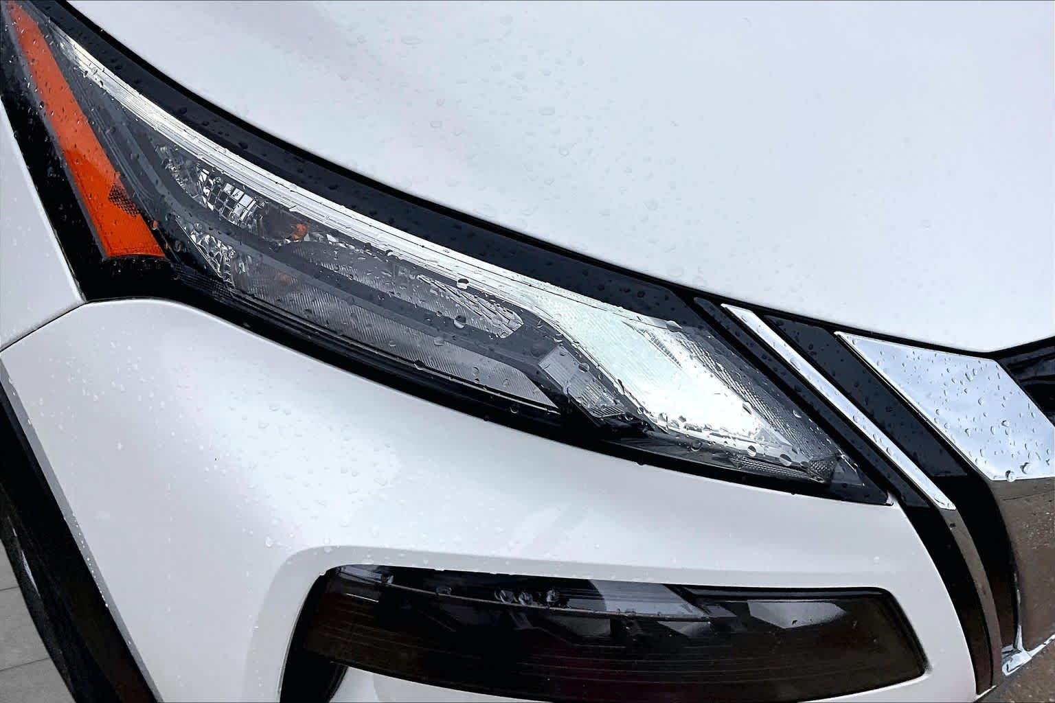Used 2023 Glacier White Nissan S image 27