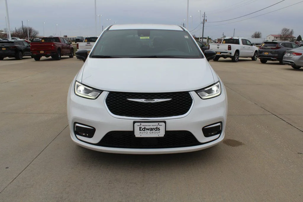 2026 Chrysler Pacifica Select - Photo 8