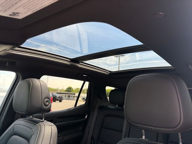 Used 2025 White GMC Elevation image 31