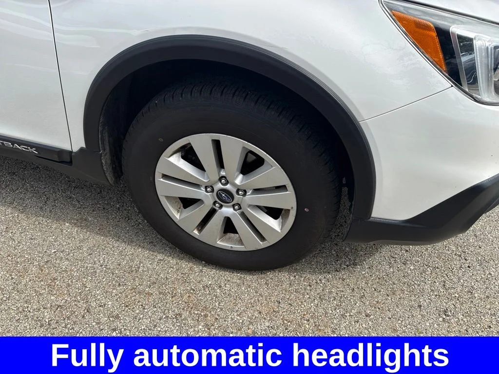 Used 2017 White Subaru 2.5i Premium image 9