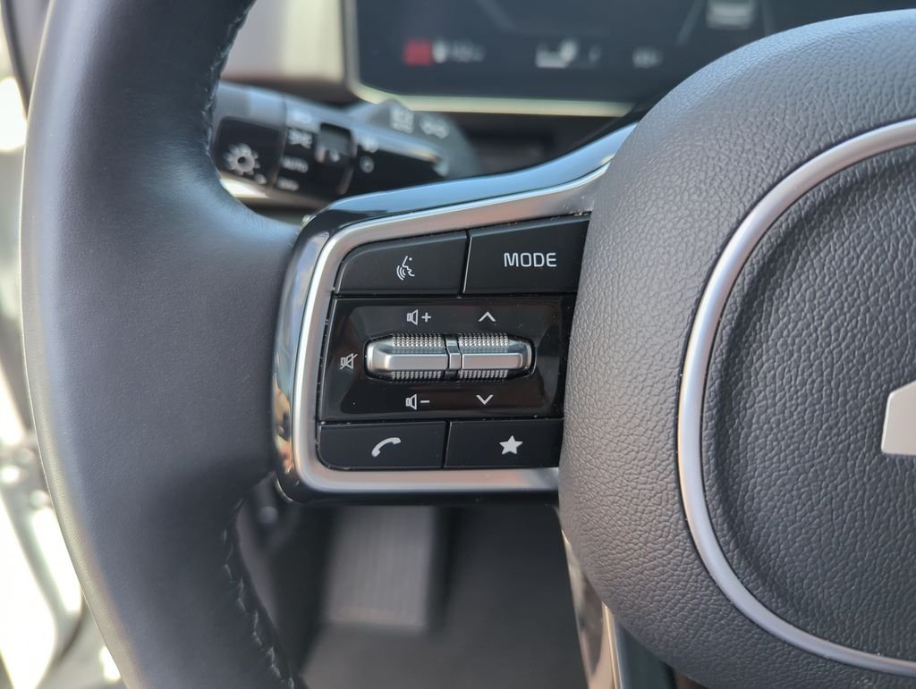 Used 2025 White Kia SX Prestige image 22