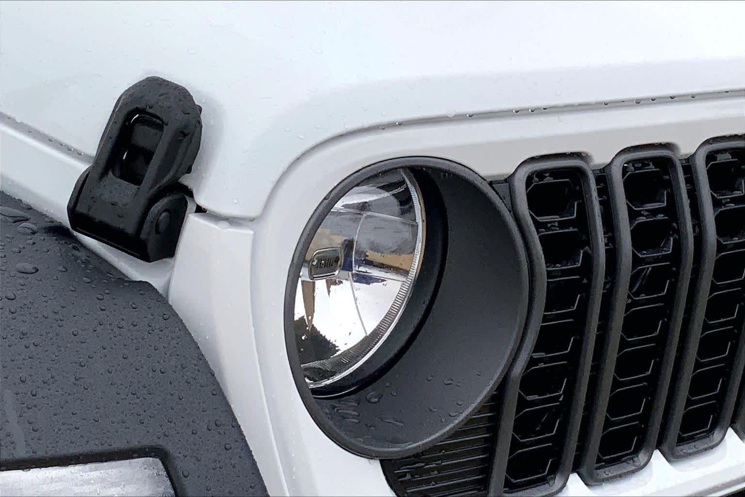 New 2026 Bright White Clear-Coat Exterior Paint Jeep Sport image 13