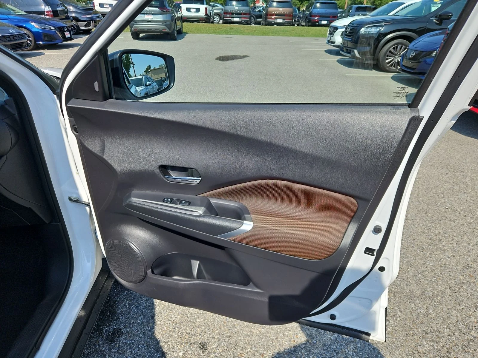 Used 2024 White Nissan SR image 36