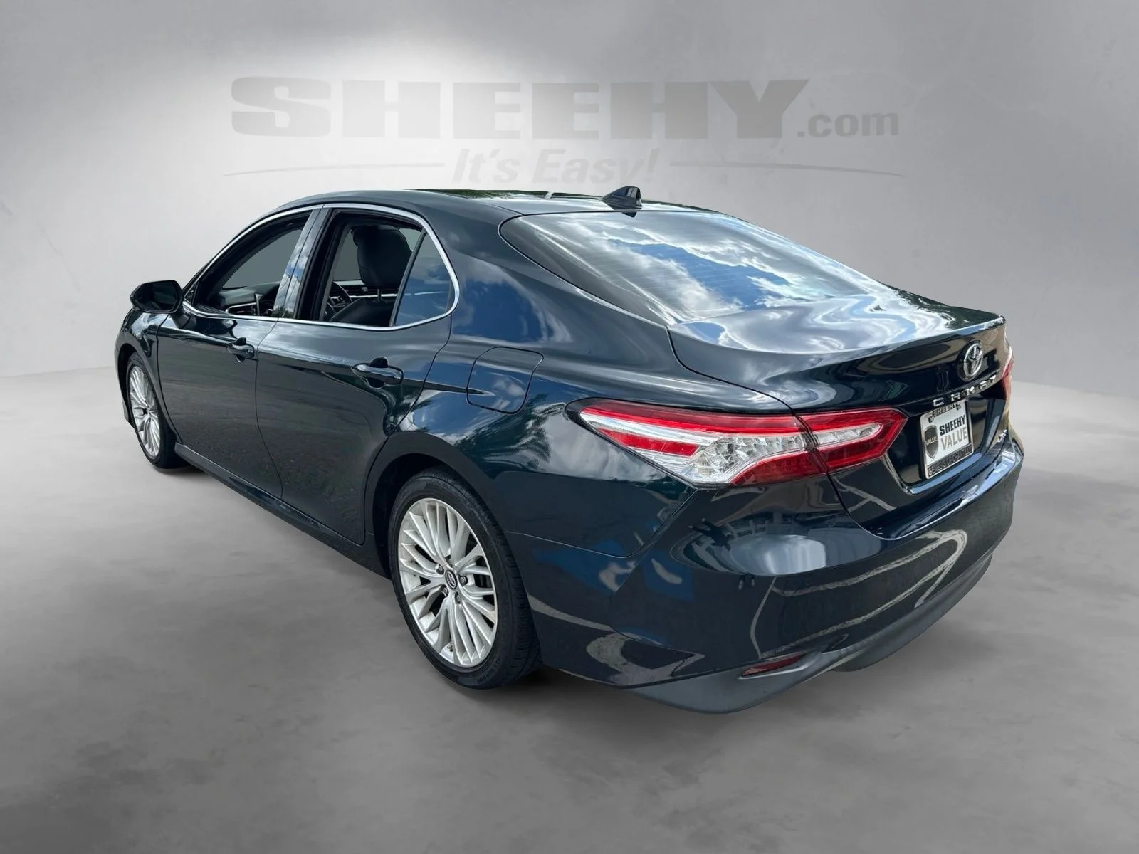 Used 2018 Blue Toyota XLE image 14