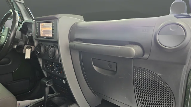 Used 2009 Green Metallic Jeep Rubicon image 27