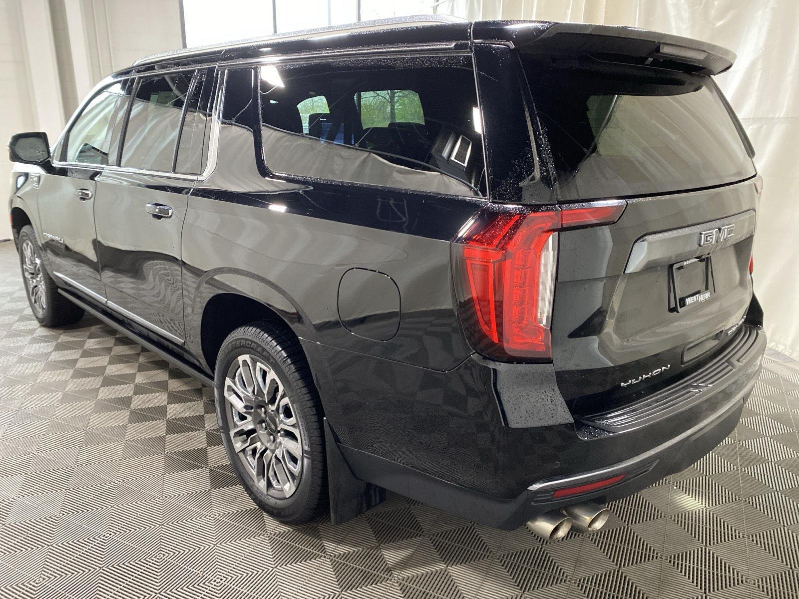 Used 2023 Onyx Black GMC Denali Ultimate image 5