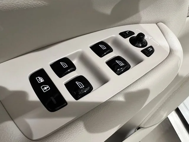 New 2026 Crystal White Volvo Ultra image 11