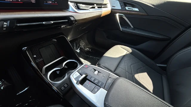 Used 2023 Blue BMW xDrive28i image 18