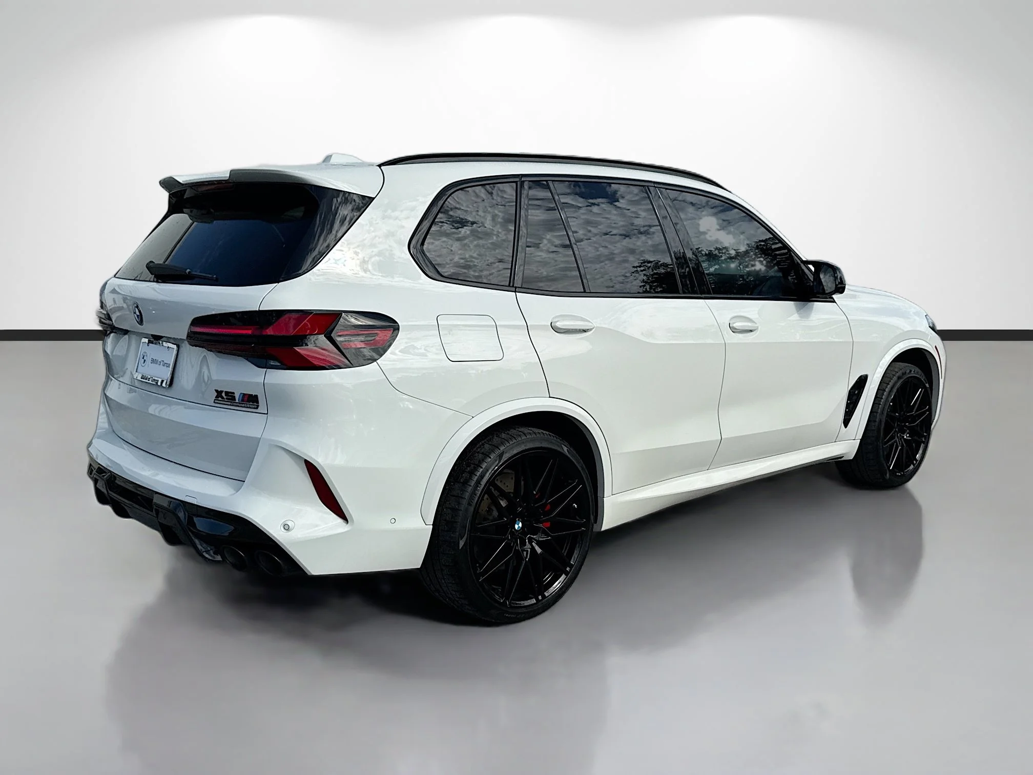 Used 2024 Alpine White BMW Competition image 3