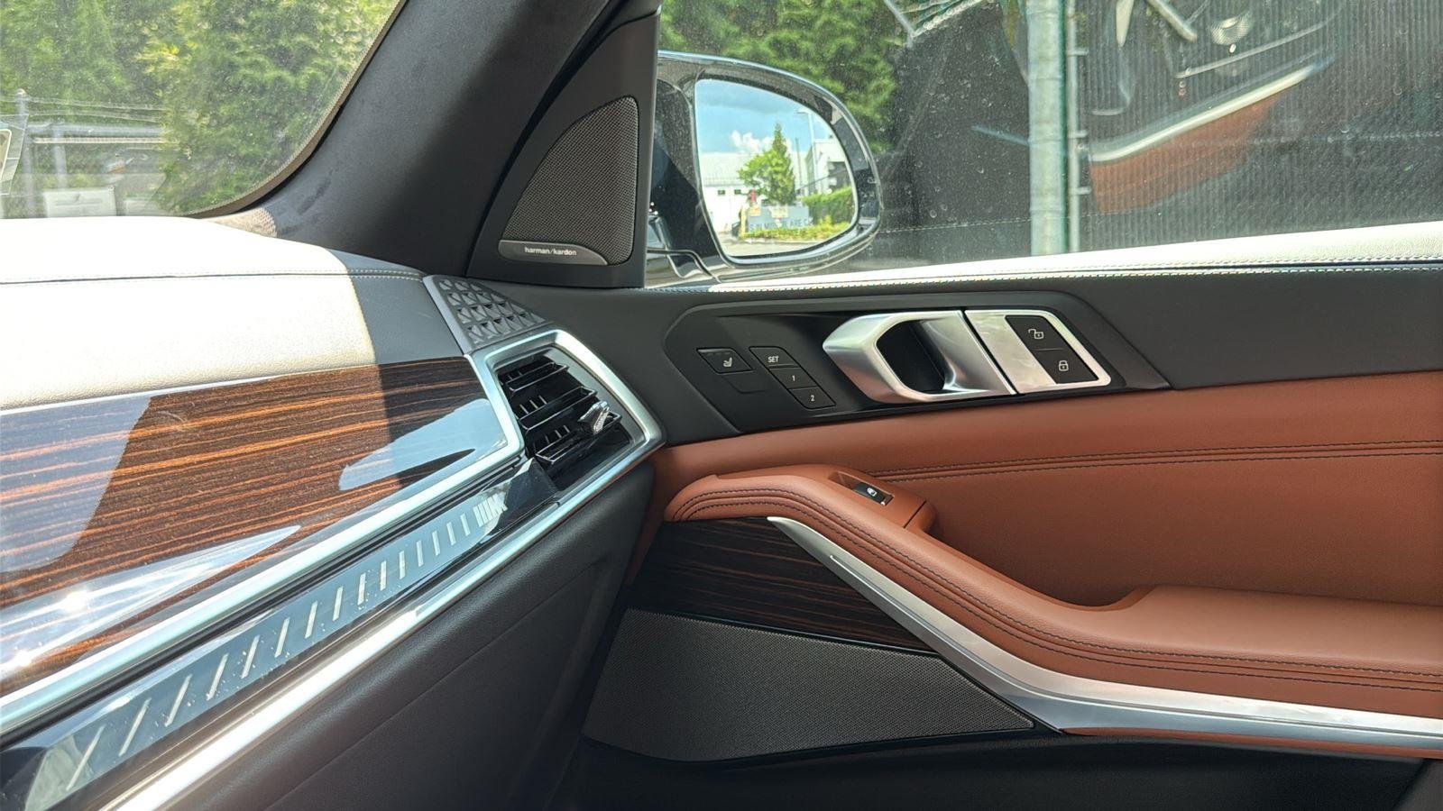 New 2026 Alpine White BMW M60i image 19