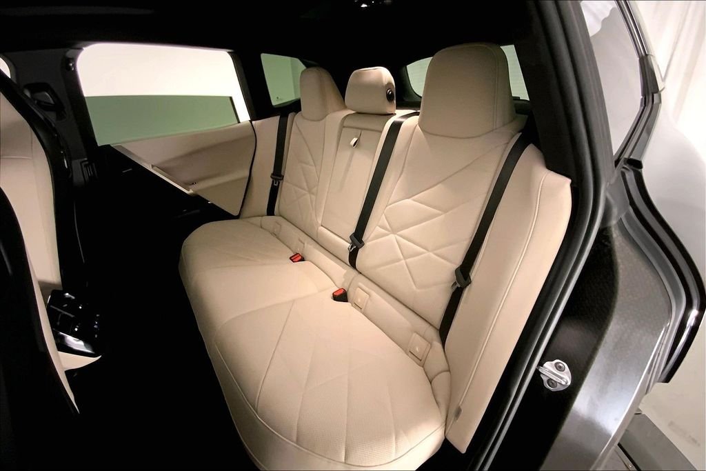 Used 2024 Dark Graphite Metallic BMW  image 13