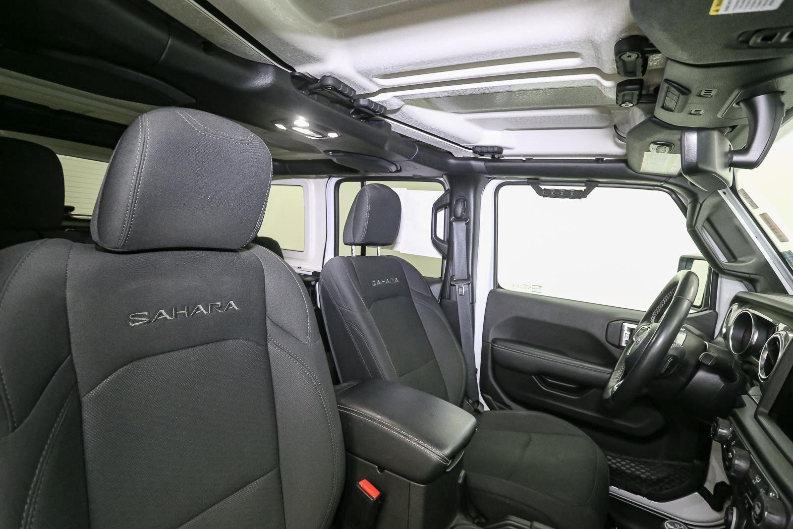 Used 2022 Bright White Clearcoat Jeep Unlimited Sahara image 20