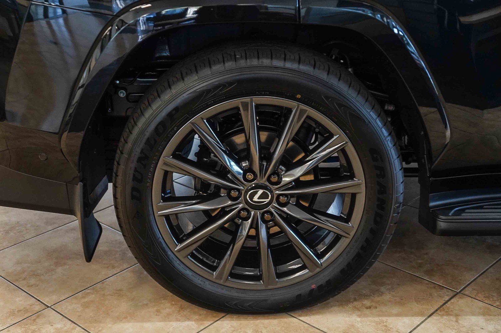 2026 Lexus LX 700h F-Sport - Photo 11