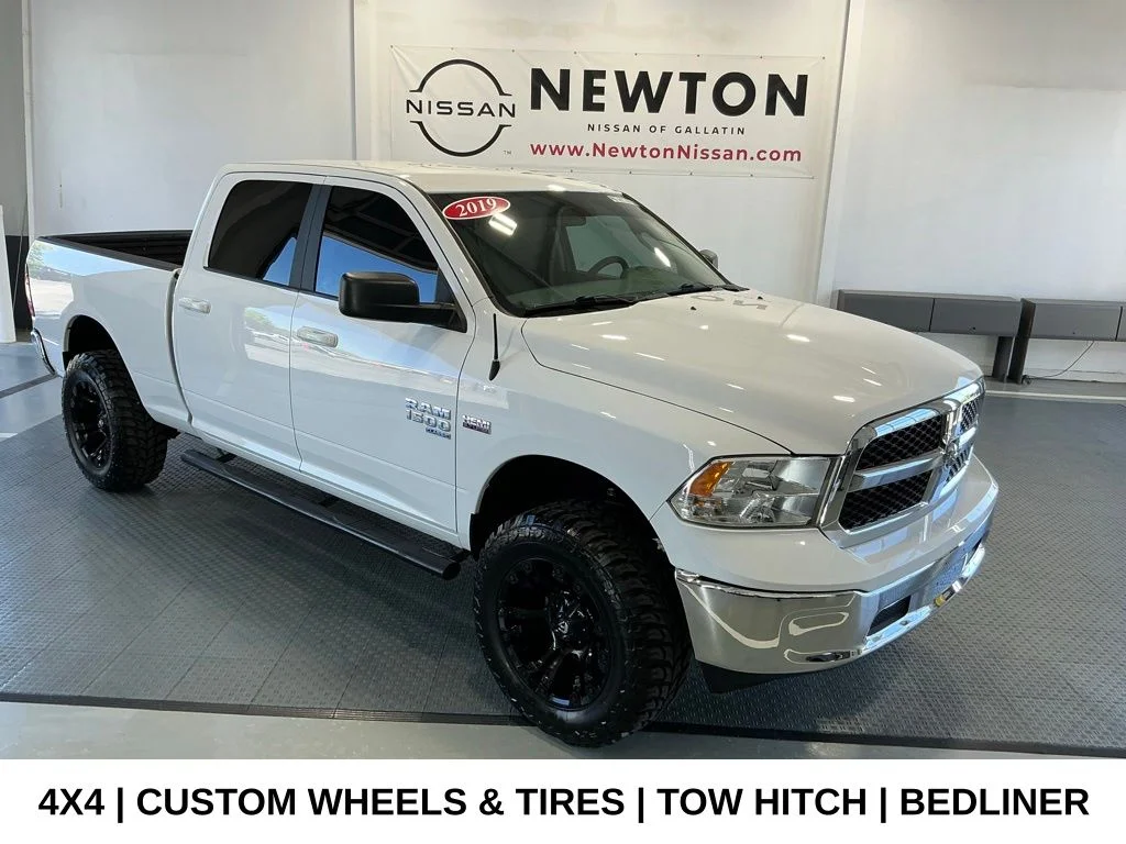 2019 RAM 1500 Classic SLT 4x4 Crew Cab 6'4's photo