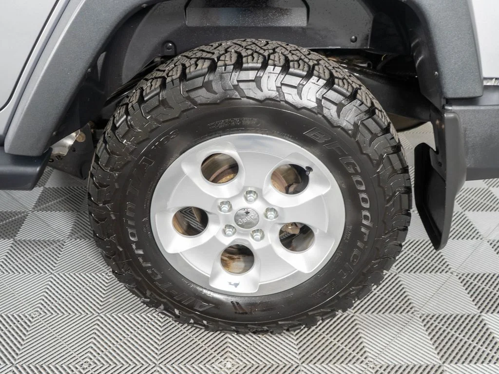 Used 2017 Silver Jeep Unlimited Sport image 26