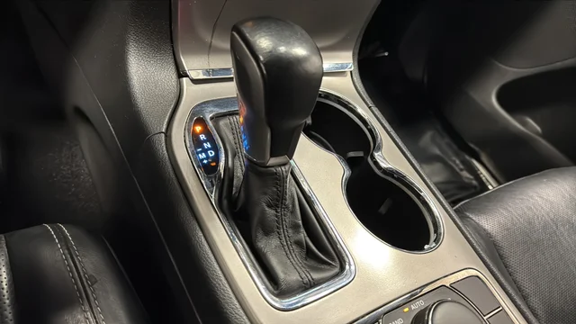 Used 2021 Crystal Metallic Jeep Limited image 19