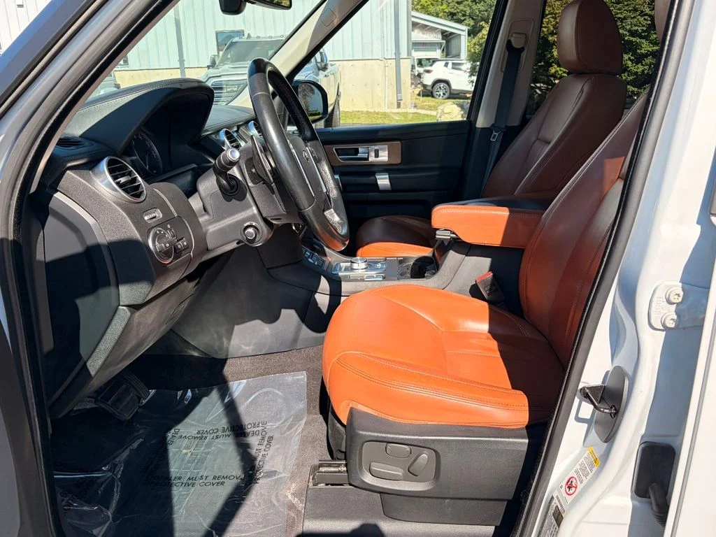 Used 2016 White Land Rover  image 19