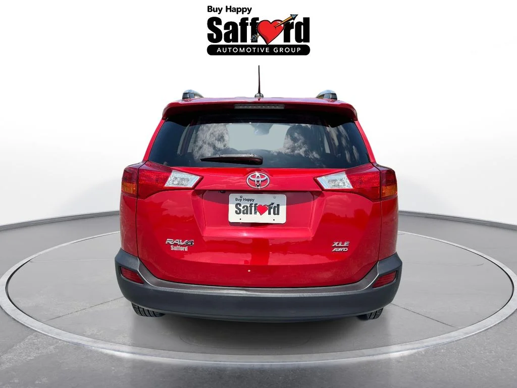 Used 2014 Red Toyota XLE image 7