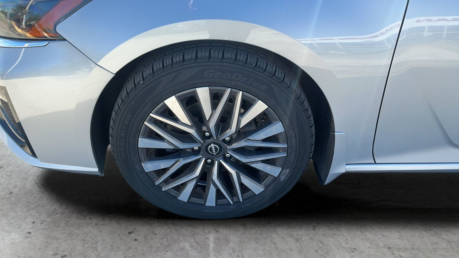 Used 2023 Silver Nissan 2.5 SV image 60