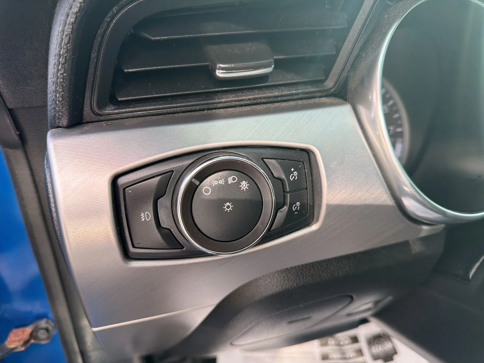 Used 2018 Blue Ford GT Premium image 15