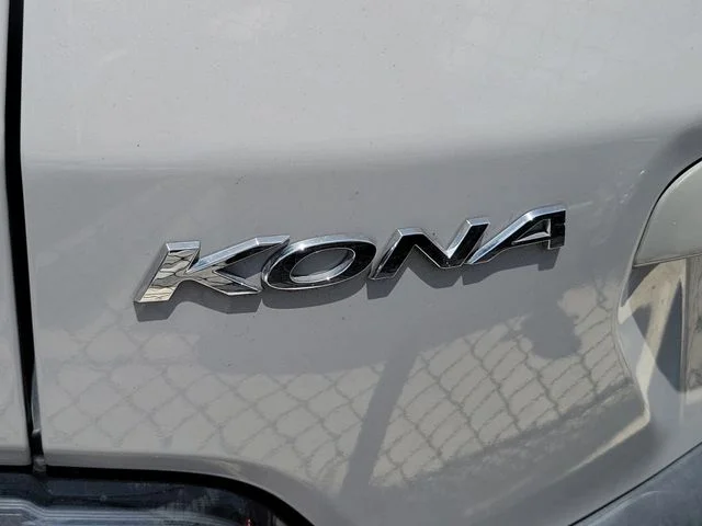 Used 2022 Silver Hyundai SEL image 5