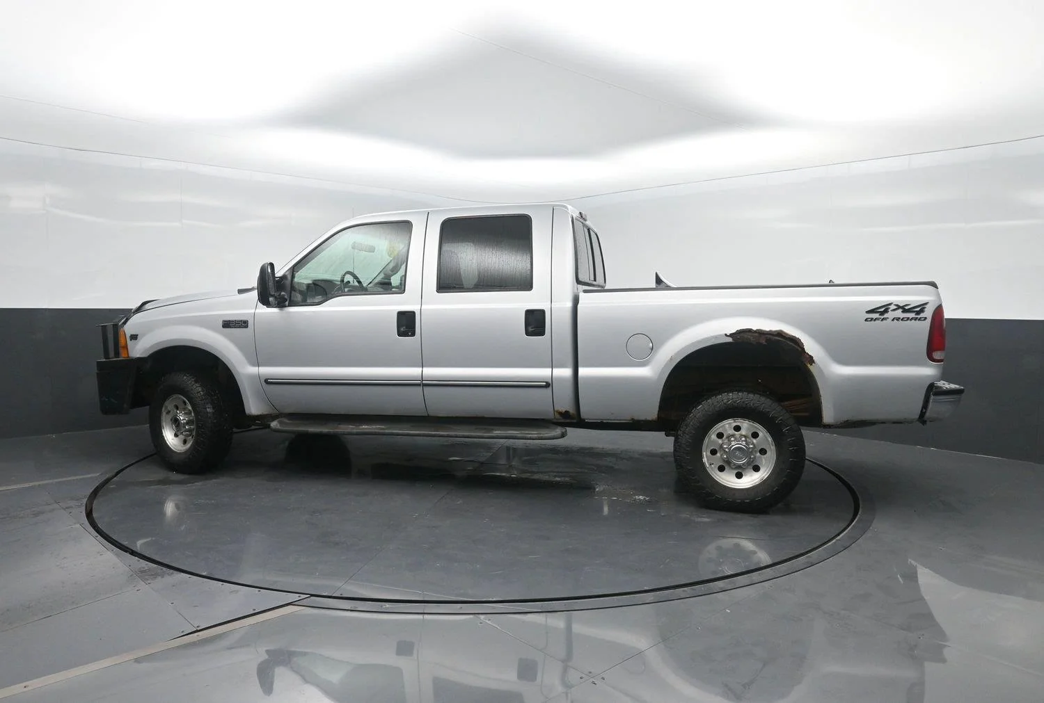 Used 2000  Ford Lariat image 33