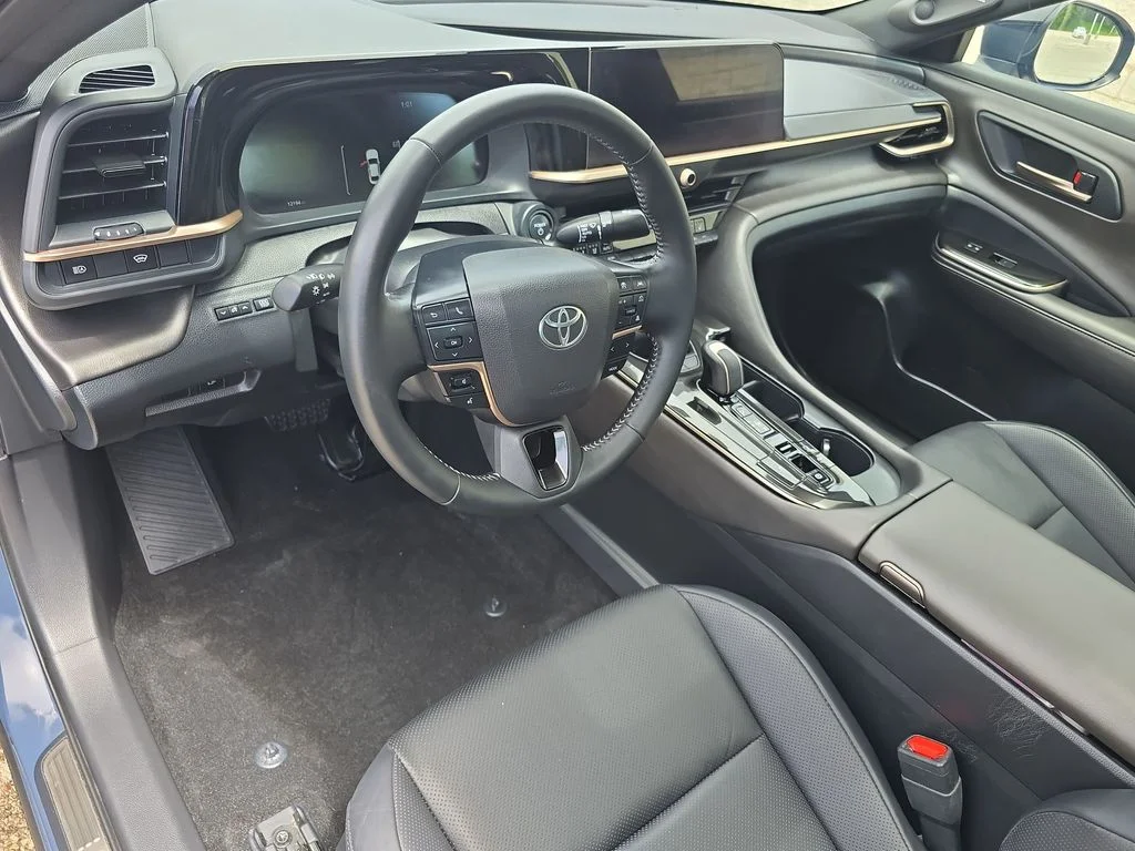 Used 2025 White Toyota Nightshade image 16