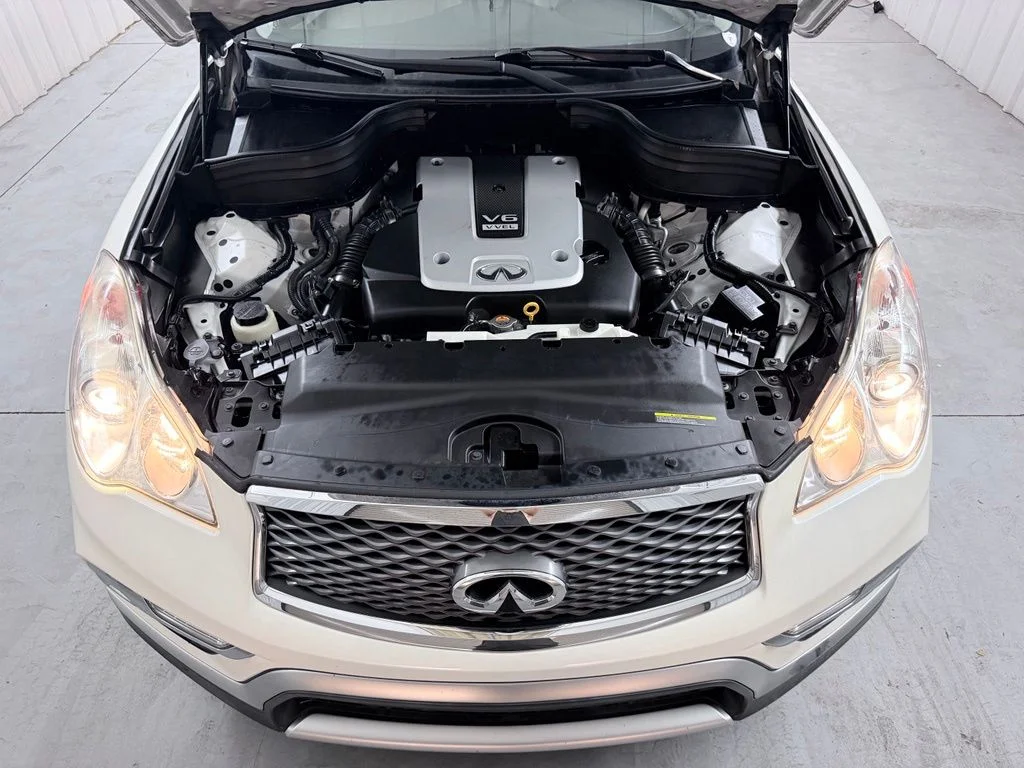 Used 2017 White INFINITI Base image 45