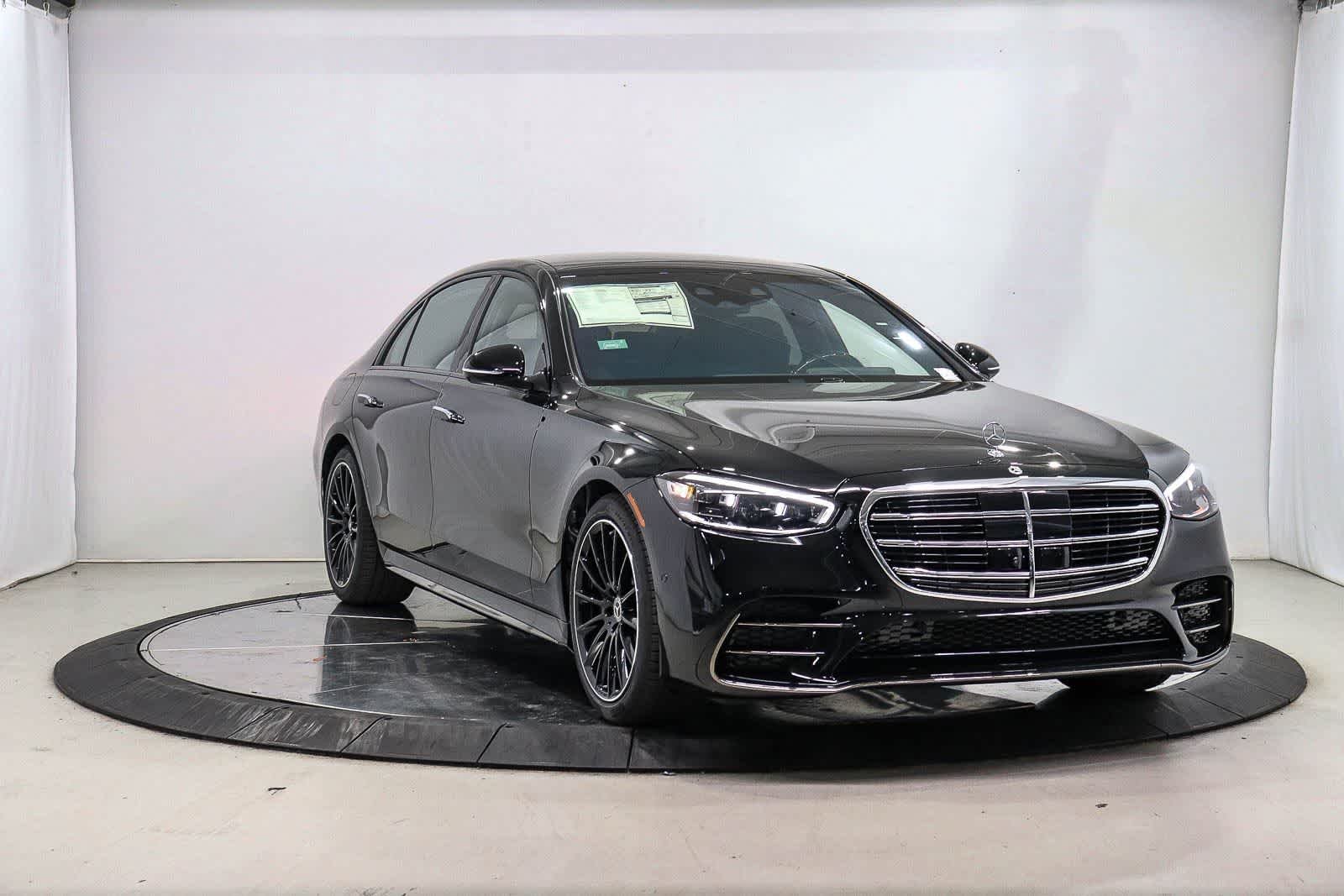 New 2026 Black Mercedes-Benz S 580e image 5