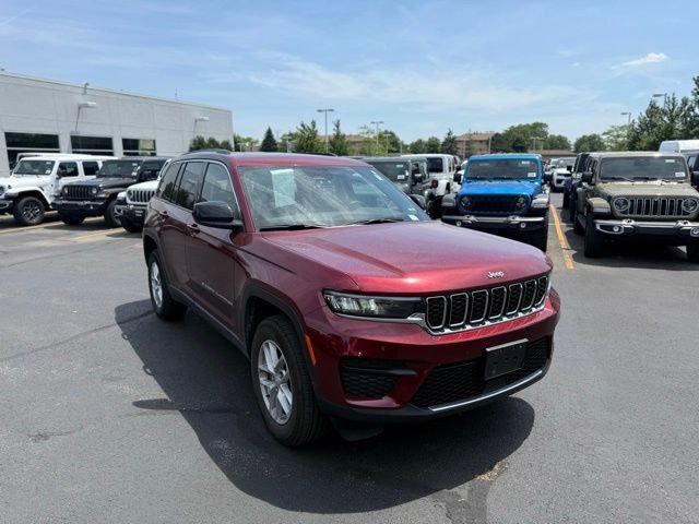 Certified Used 2023 Velvet Jeep Laredo image 6