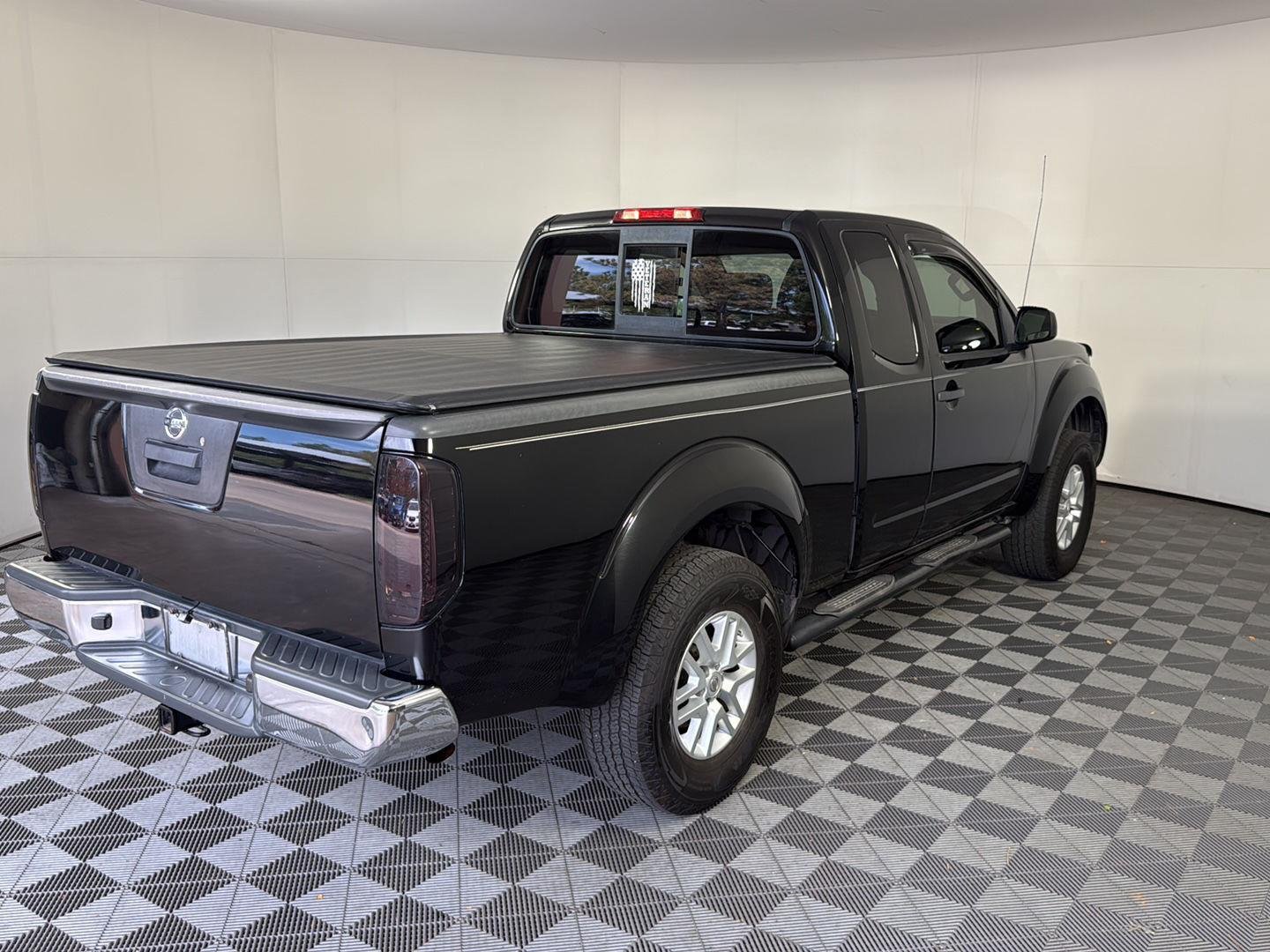 Used 2014 Super Black Nissan SV image 4