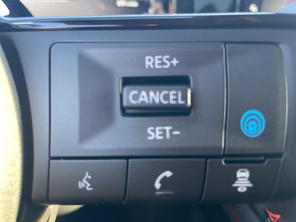 Used 2025 White Nissan SR image 10