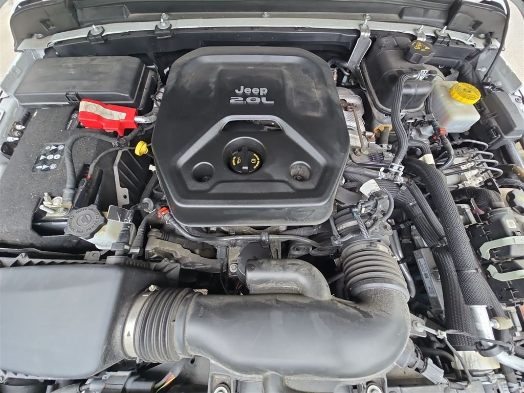 Used 2018 White Jeep Sport image 10