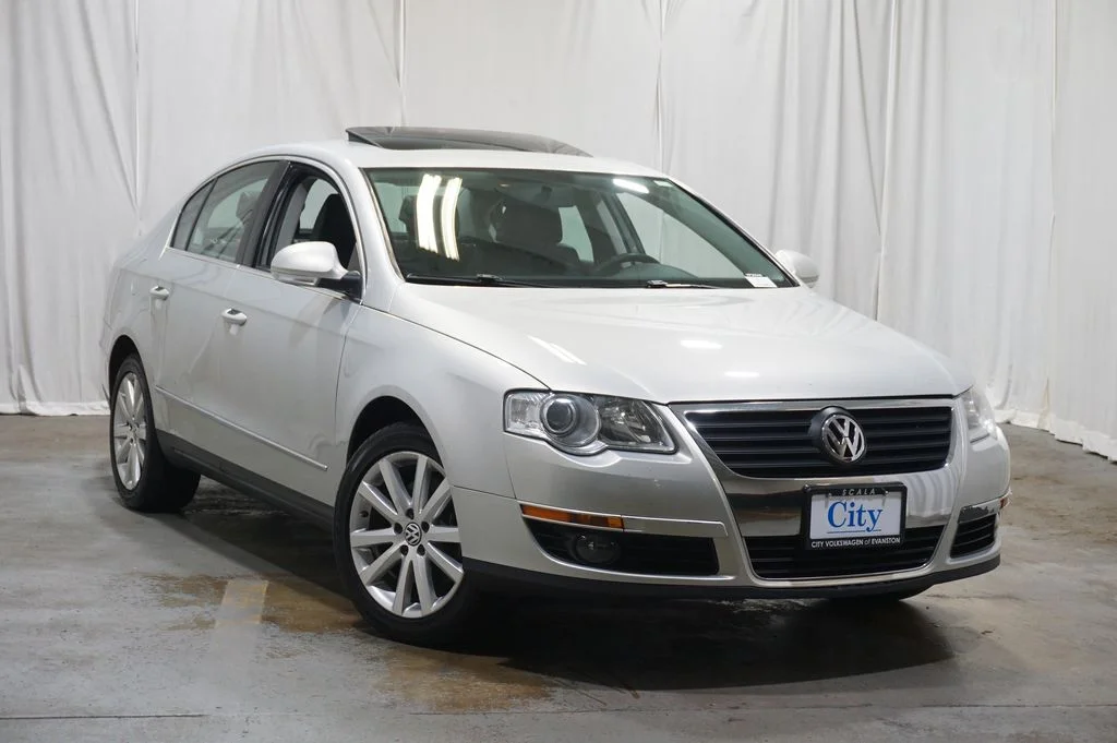 Used 2010 Silver Volkswagen Komfort image 2