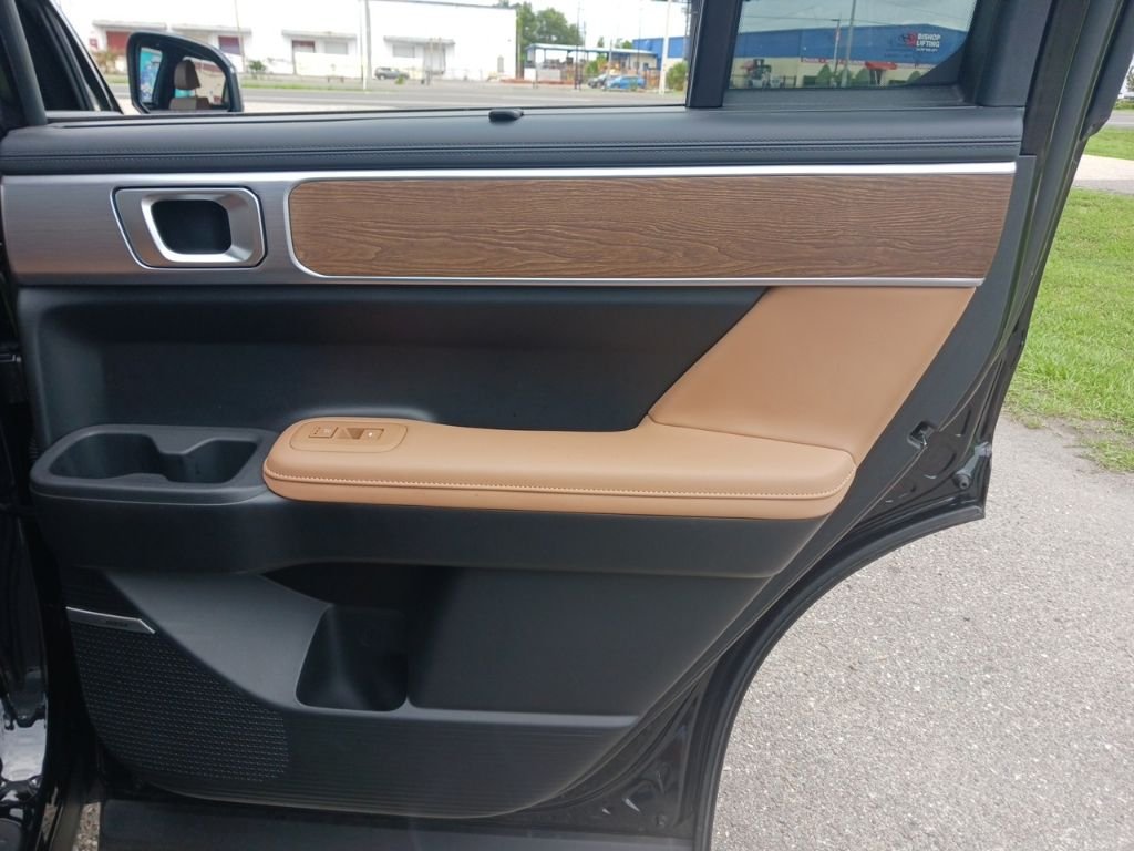 2025 Hyundai Santa Fe Limited - Photo 19