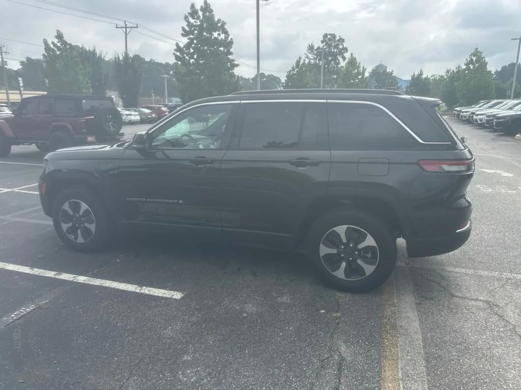 New 2024 Rocky Mountain Pearlcoat Jeep 4xe image 5