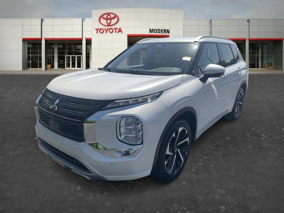 2023 Mitsubishi Outlander SEL 2WD's photo