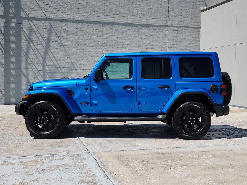 Used 2022 Hydro Blue Pearlcoat Jeep Unlimited Sahara Altitude image 5