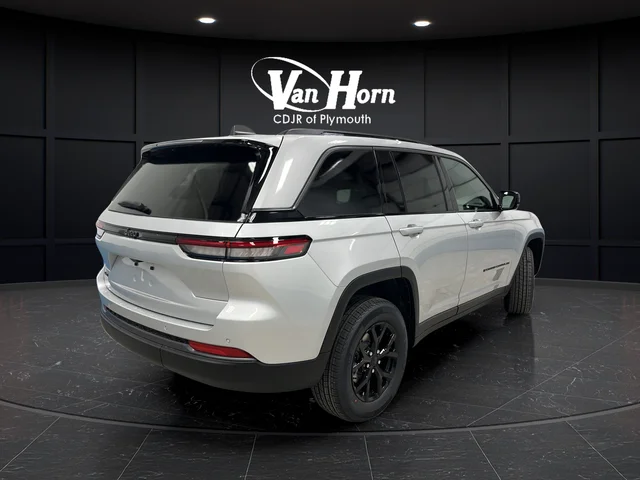 New 2026 Silver Zynith Exterior Paint Jeep Altitude image 3