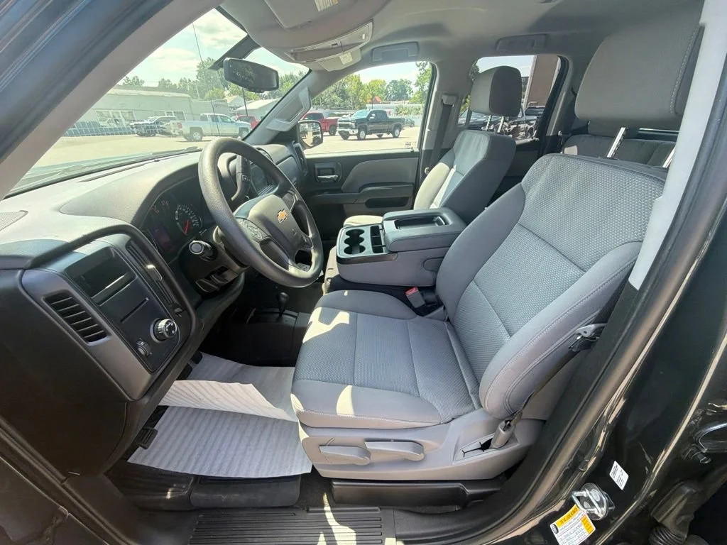 Used 2018 GRAPHITE METALLIC Chevrolet LS image 16