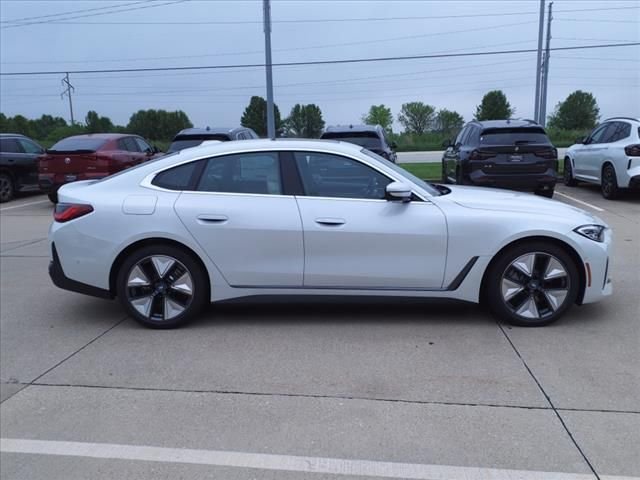 Used 2024 Mineral White Metallic BMW xDrive40 image 14