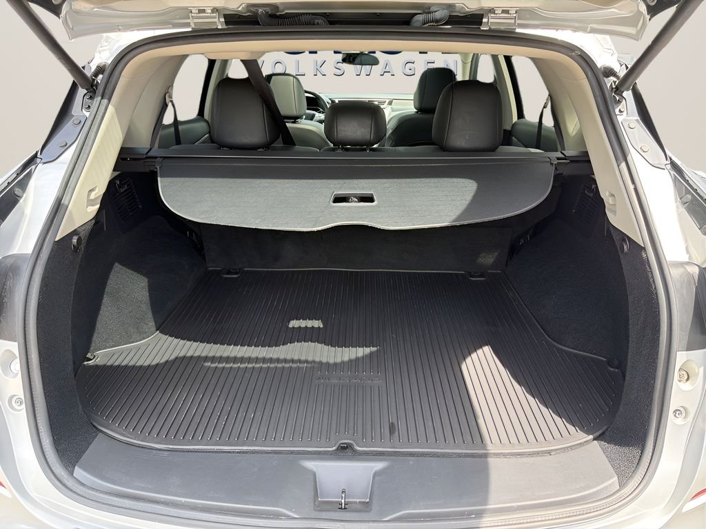 Used 2018 Brilliant Silver Metallic Nissan SL image 22