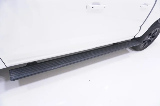 Used 2023 WHITE Ford Platinum image 13