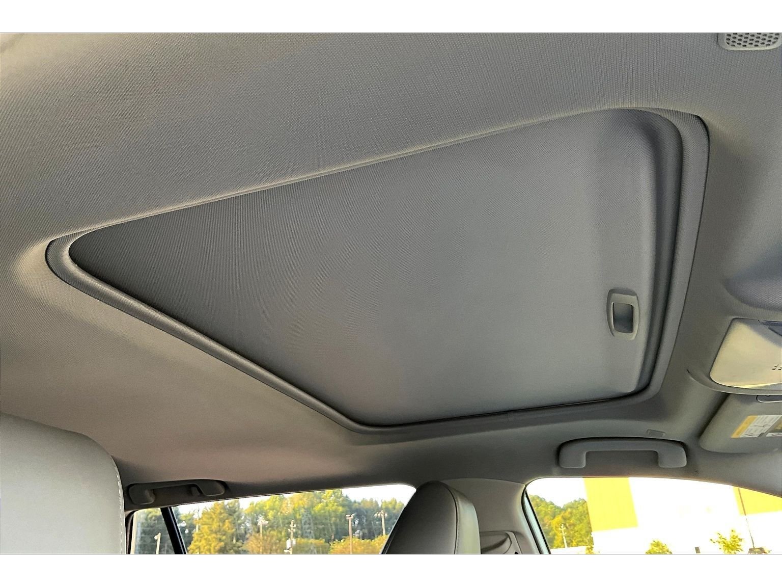 Used 2023  Toyota XLE Premium image 15