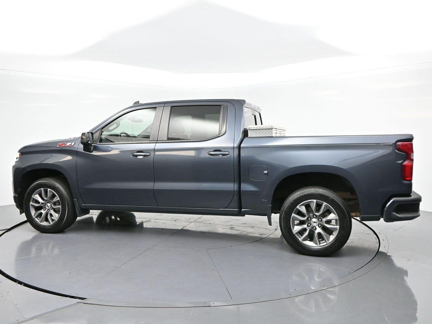 Used 2021 SHADOW GRAY METALLIC Chevrolet RST image 5