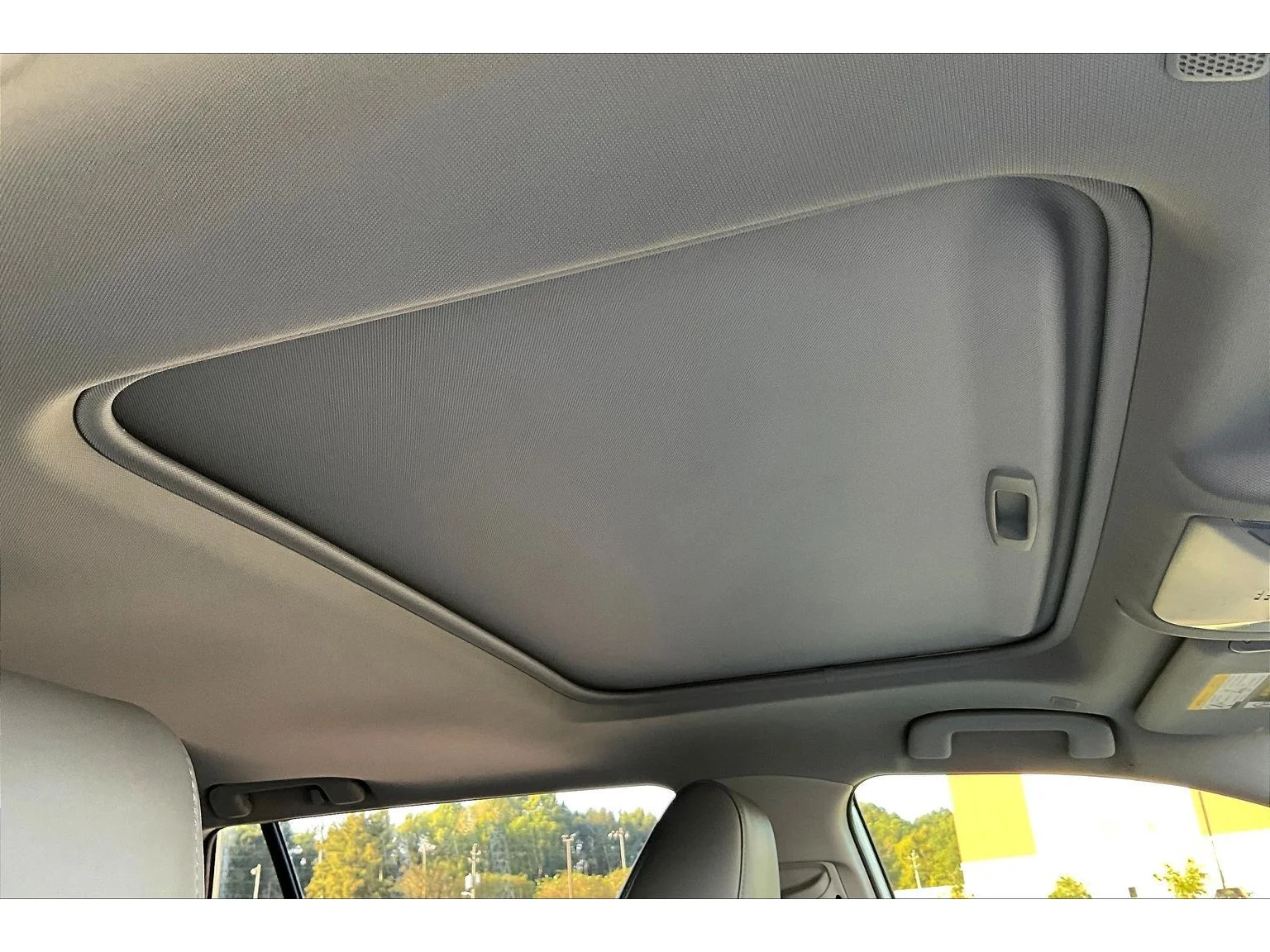 Used 2023  Toyota XLE Premium image 15