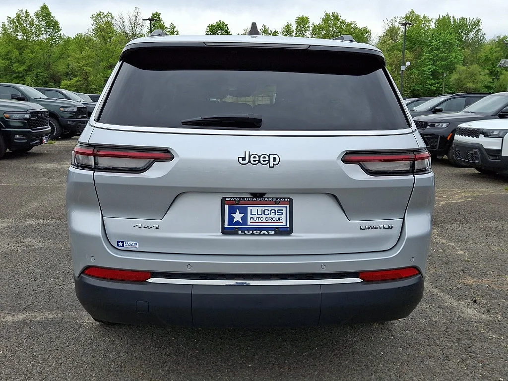 Used 2023 Silver Jeep Limited image 10