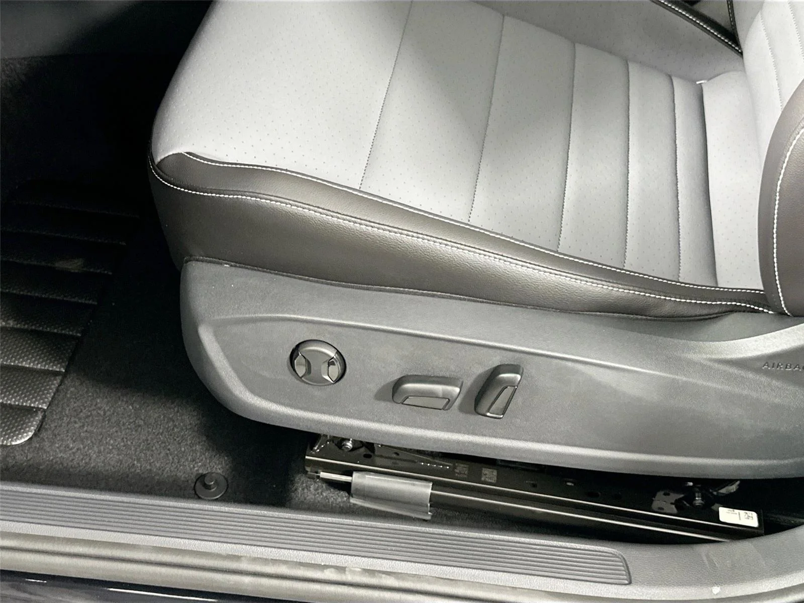 2025 Volkswagen Jetta SE - Photo 15