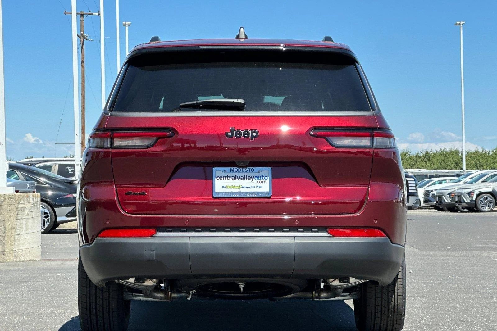 New 2026 Velvet Red Pearl-Coat Exterior Paint Jeep Laredo Altitude image 4
